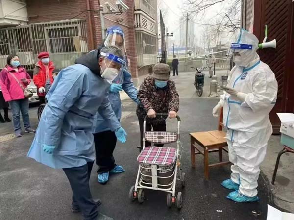 核酸大筛现场，这些人温暖你我！