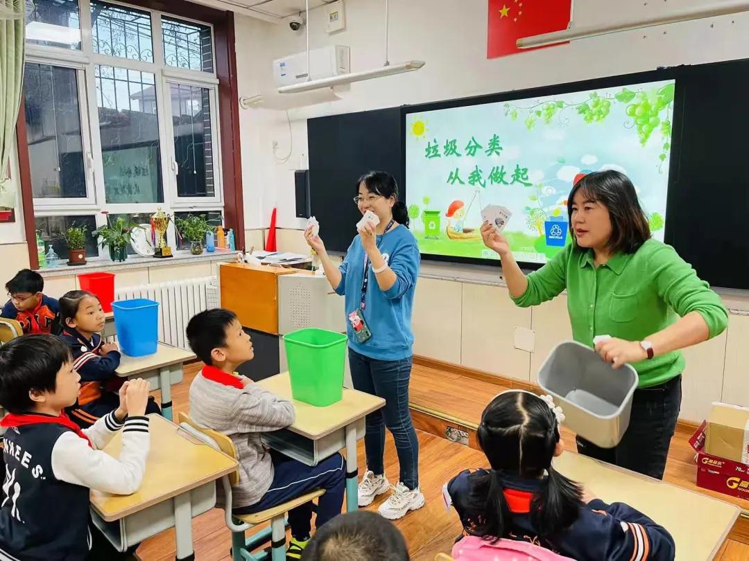 两街道团工委开展“垃圾分类从我做起”主题活动