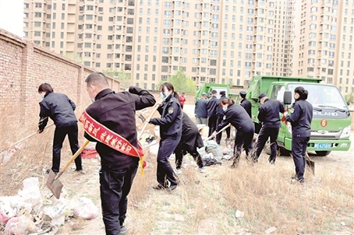 清理卫生死角 建设美丽城区