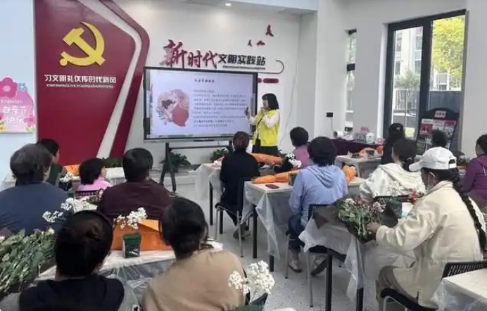 北京市通州区运潮馨苑社区开展“花语传情，感恩母亲”活动