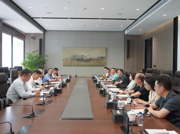 泸州市委常委、宣传部部长徐利一行调研中电光谷