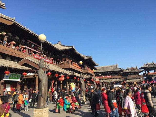 山西大同古城错峰游热度持续火热