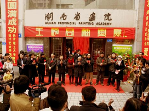 丝铸牢中华民族命运共同体意识，构建人类命运共同体——艺术名家王泓君访谈实录(图3)