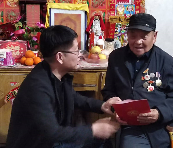 宁夏回族自治区离职干部休养所走访慰问易地安置离休干部